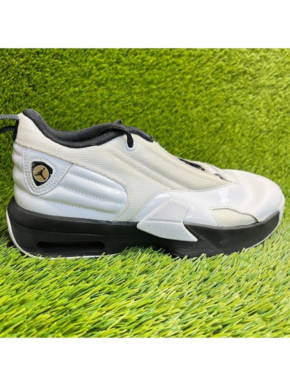 Nike Air Jordan Max Aura 6 Boys Size 6.5Y White Black Basketball Shoes Sneakers